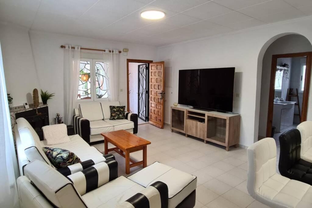 Tropical Paradise Villa In Torrevieja Exteriör bild