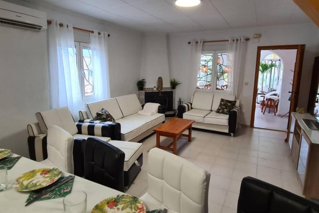 Tropical Paradise Villa In Torrevieja Exteriör bild